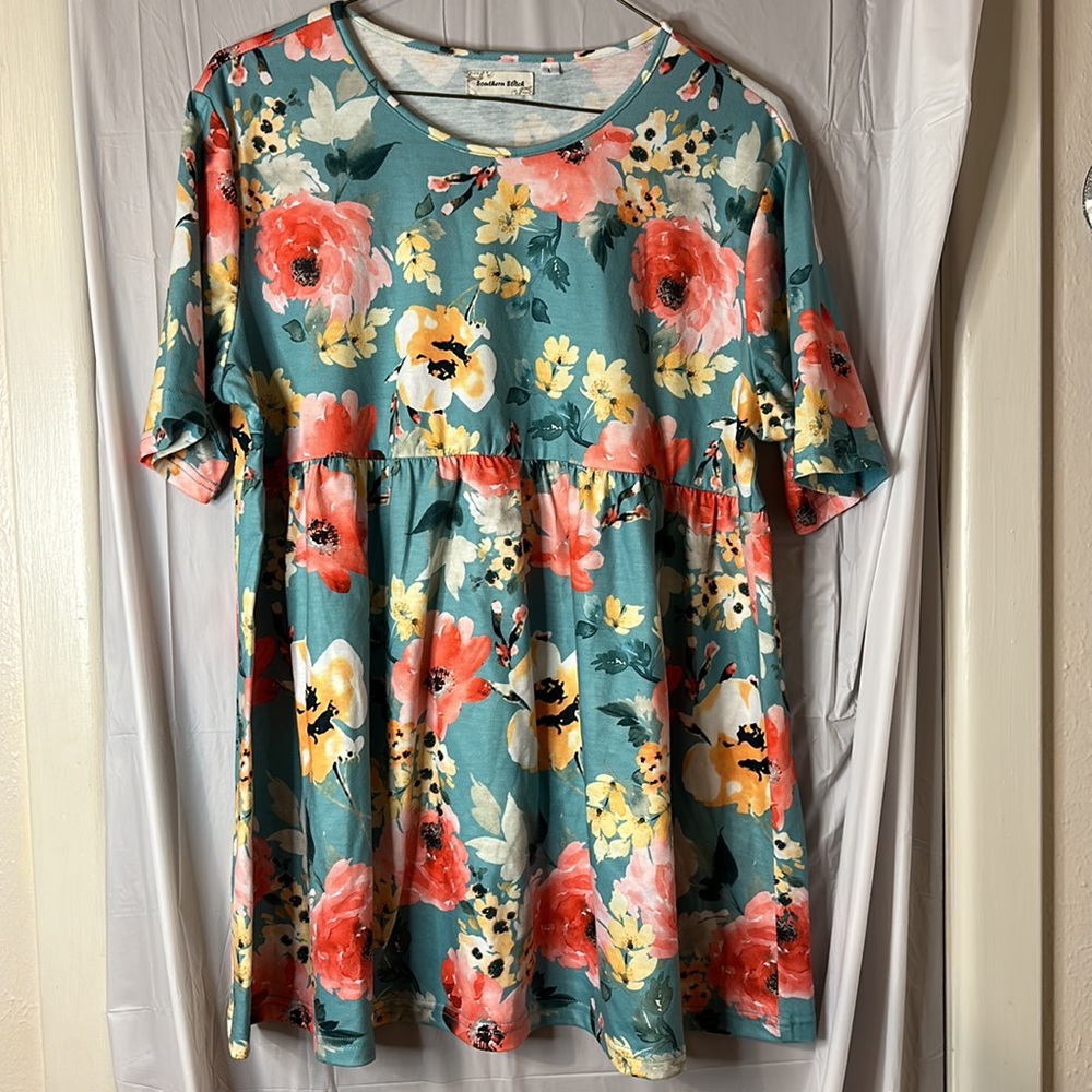 Southern stitch floral baby doll shirt 🌼🌸